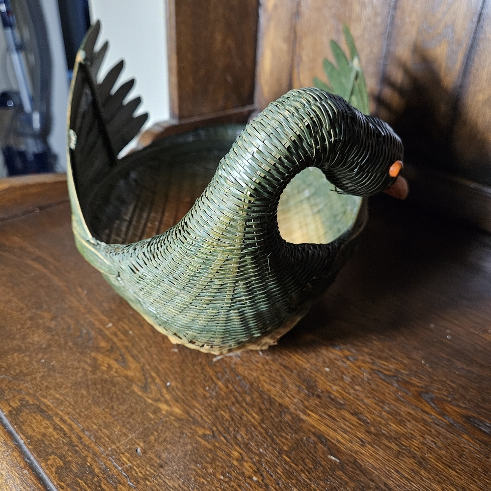 Vintage Canadian Duck Green and Orange Shaped Basket . - Picture 5 of 12